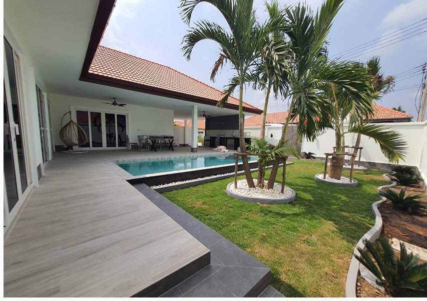 Private pool and garden